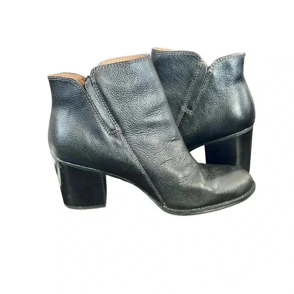 Sofft Women's Wera Boot Black Leather Block Elegant Comfy Heel Bootie Size 9